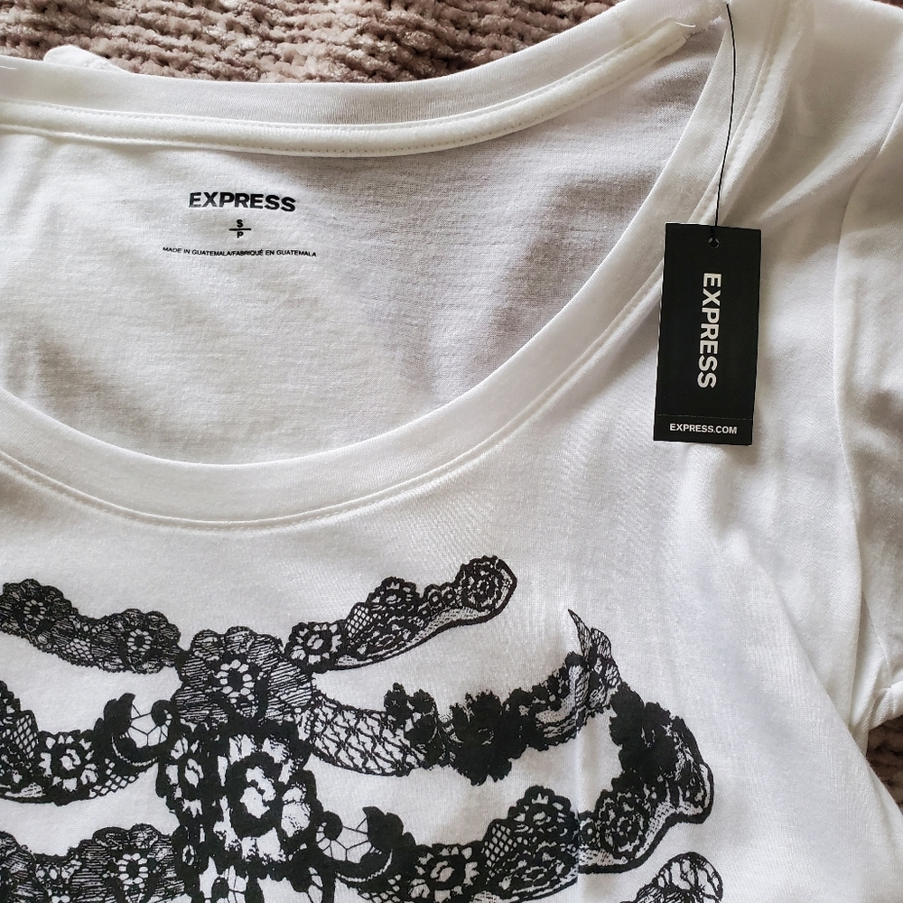 NWT Express Lacey Printed Skeleton Rib Design T-shirt Sz Small - Picture 4 of 4